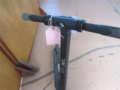 08/2025/11 - 02 monopattini elettrici usati sprovvisti di caricabatteria e/o accessori